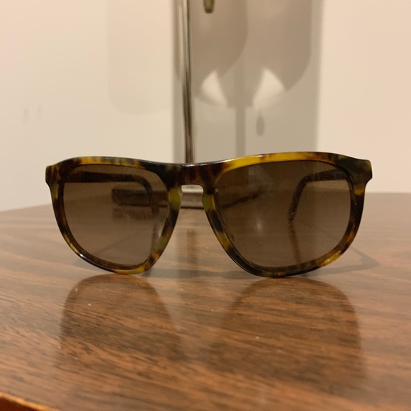 Prada Tortoiseshell sunglasses - Picture 6 of 6